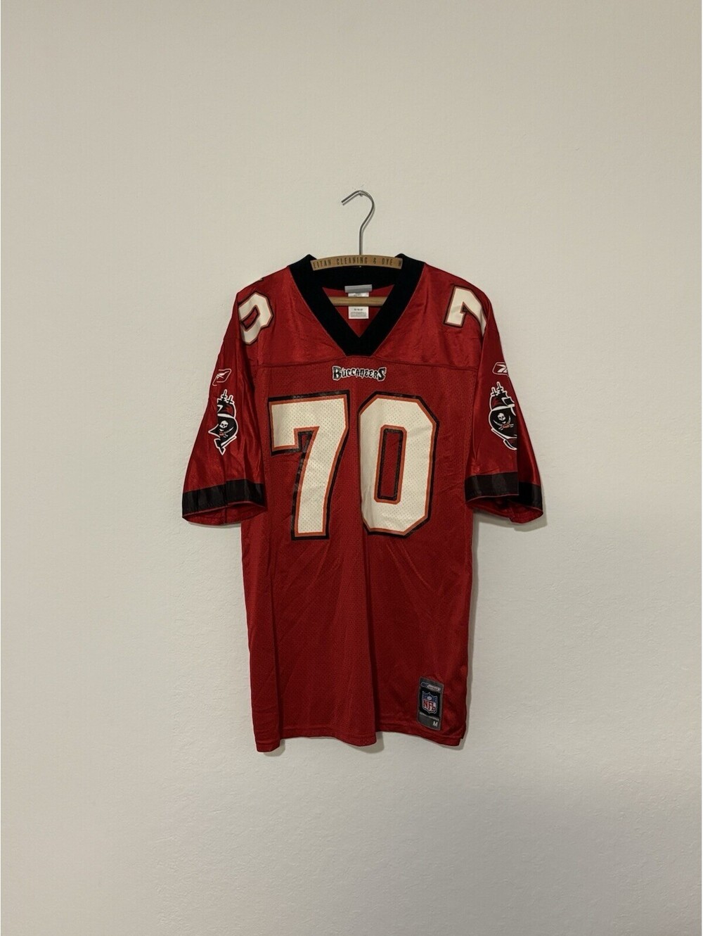 Vintage Tampa Bay Buccaneers NFL Jersey Mens Medium Red Reebok Reeves #70 Y2K